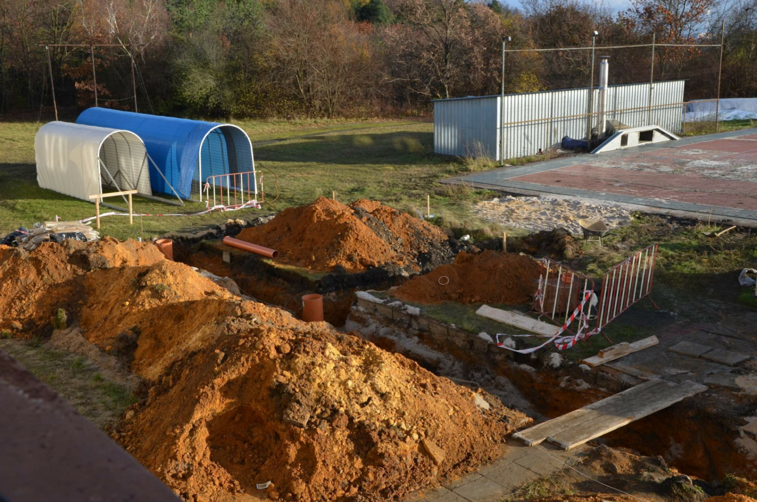 Stavba nové kanalizace, bez té by to nešlo 27.11.2016.; Autor: neznámý; Zdroj: Archiv FbK Kobylisy